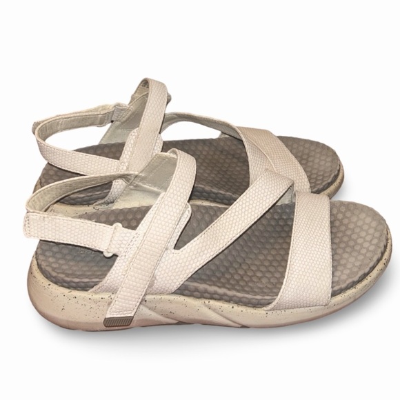 BareTraps Shoes - BareTraps Glena White Speckled Sandals Size 6.5